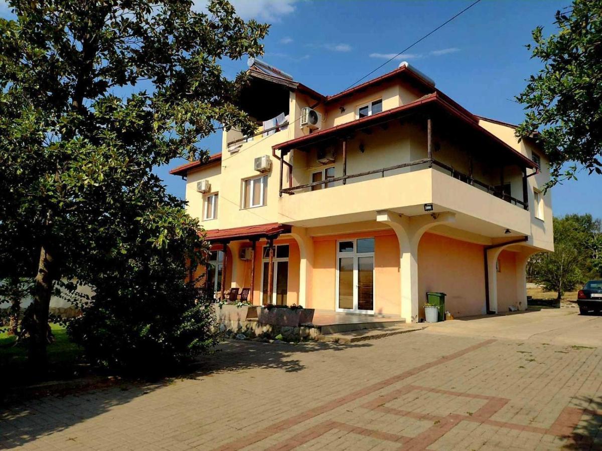 Shale Apartments And Rooms Гевгели Екстериор снимка